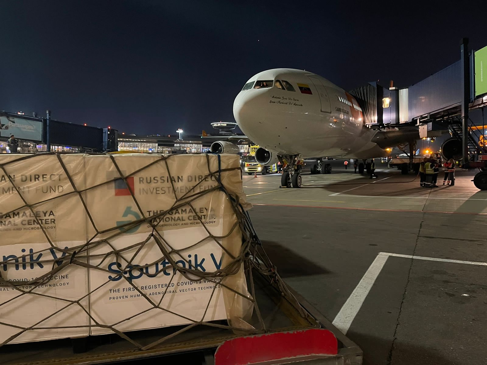 [:es]Llega a Venezuela un nuevo lote de vacunas Sputnik V[:]