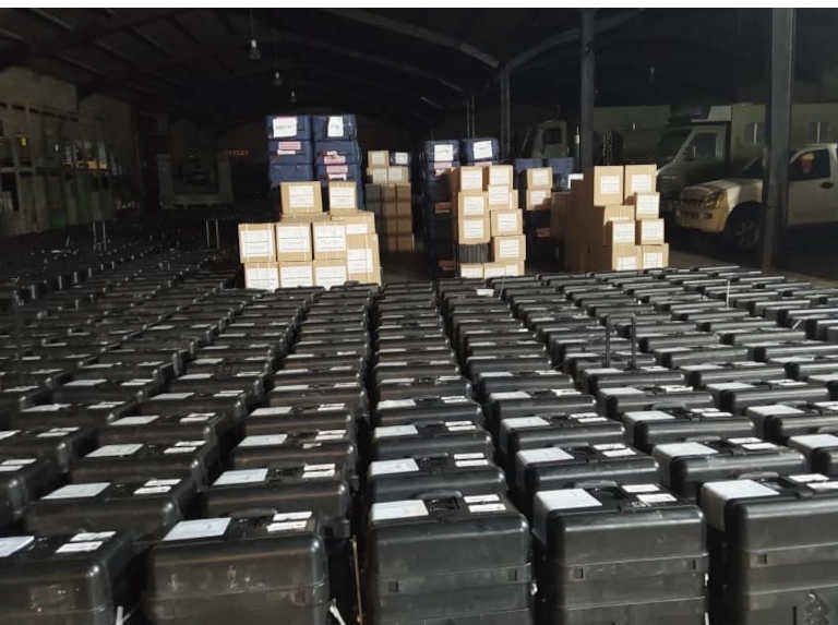 [:es]Distribuidas máquinas y material electoral en varias regiones del país[:]