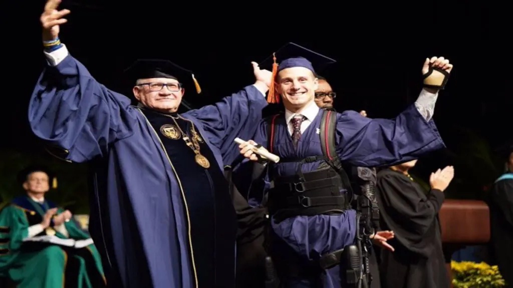 [:es]Venezolano cuadrapléjico obtuvo título de maestría en ingeniería biomédica[:]