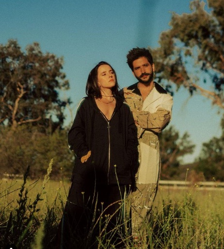 [:es]Es una niña!! Nació la hija de Evaluna y Camilo[:]