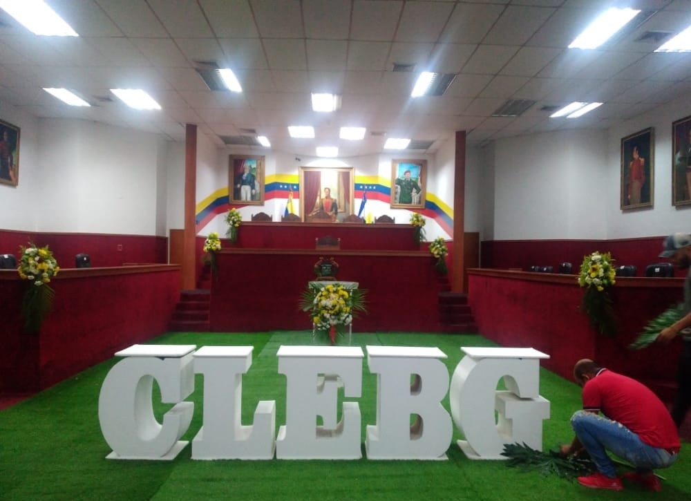 [:es]A pocas horas de ser juramentada la nueva directiva del Cleg es presionada a renunciar[:]