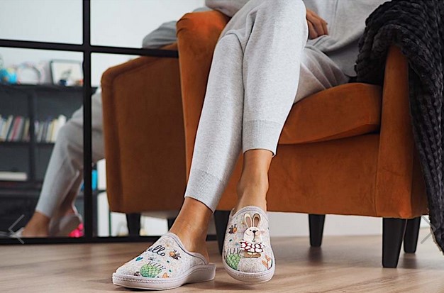 [:es]¿Cómo elegir las zapatillas de estar por casa de mujer?[:]
