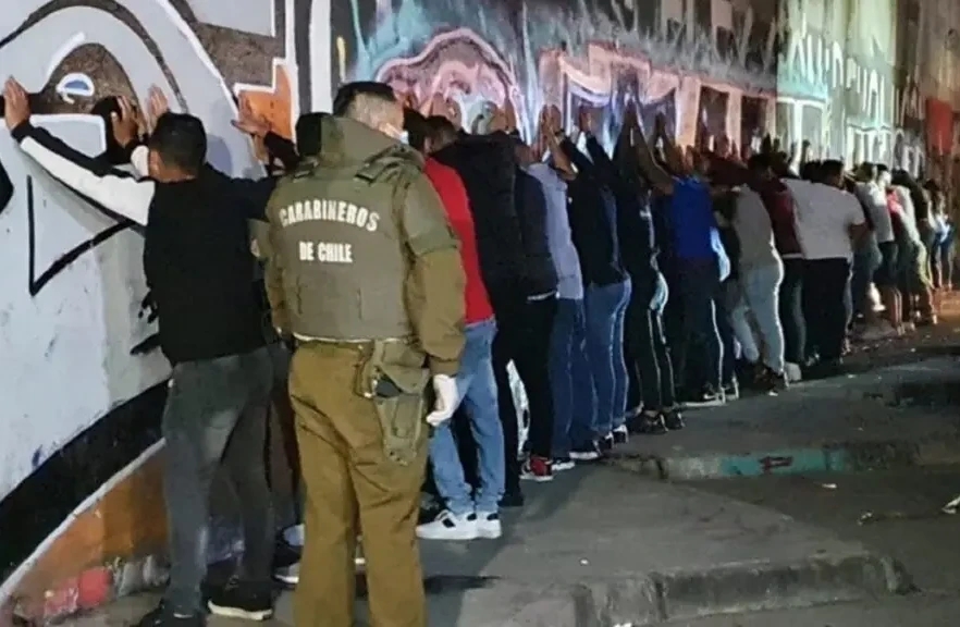 [:es]Chile: Detenidos 41 venezolanos en riña callejera[:]
