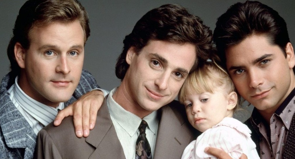 [:es]Actor de la Serie «Tres por Tres» fue encontrado muerto en un hotel[:]