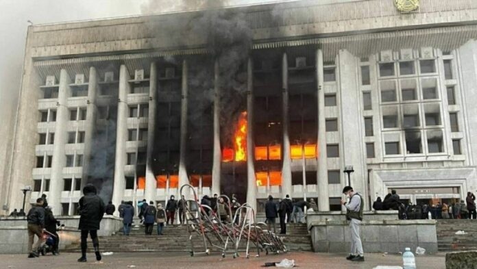 [:es]Presidente de Kazajistan denuncia sufrió un «intento de golpe de estado»[:]