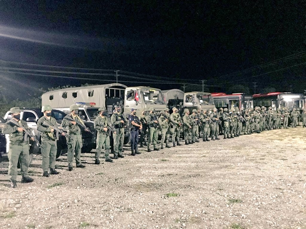 [:es]FANB se despliega en la frontera con Colombia para luchar contra «TANCOL»[:]