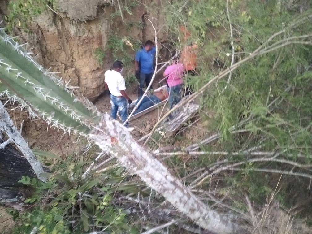 Los muertos quedaron al fondo del barranco.