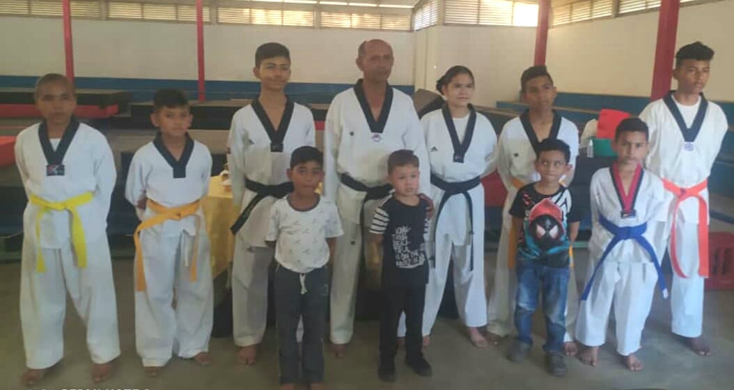 [:es]Aaron Bolívar e Hiram Hernández fueron ascendidos en el Club Taekwondo La Pascua[:]