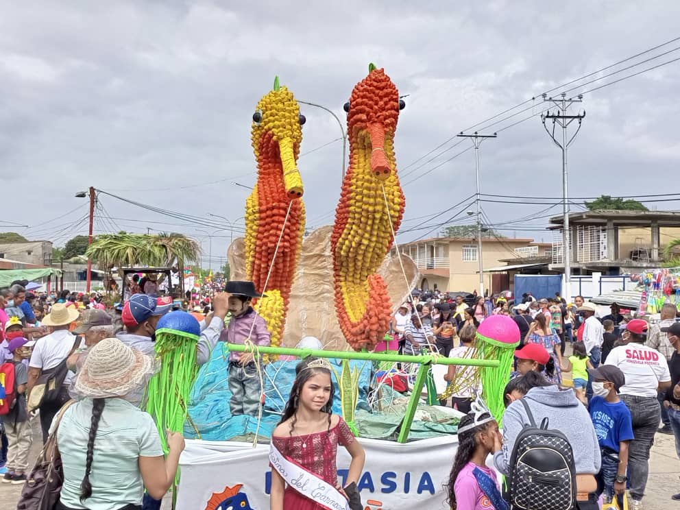 [:es]Con éxito se realizó el desfile inaugural del Carnaval Zaraza 2022[:]