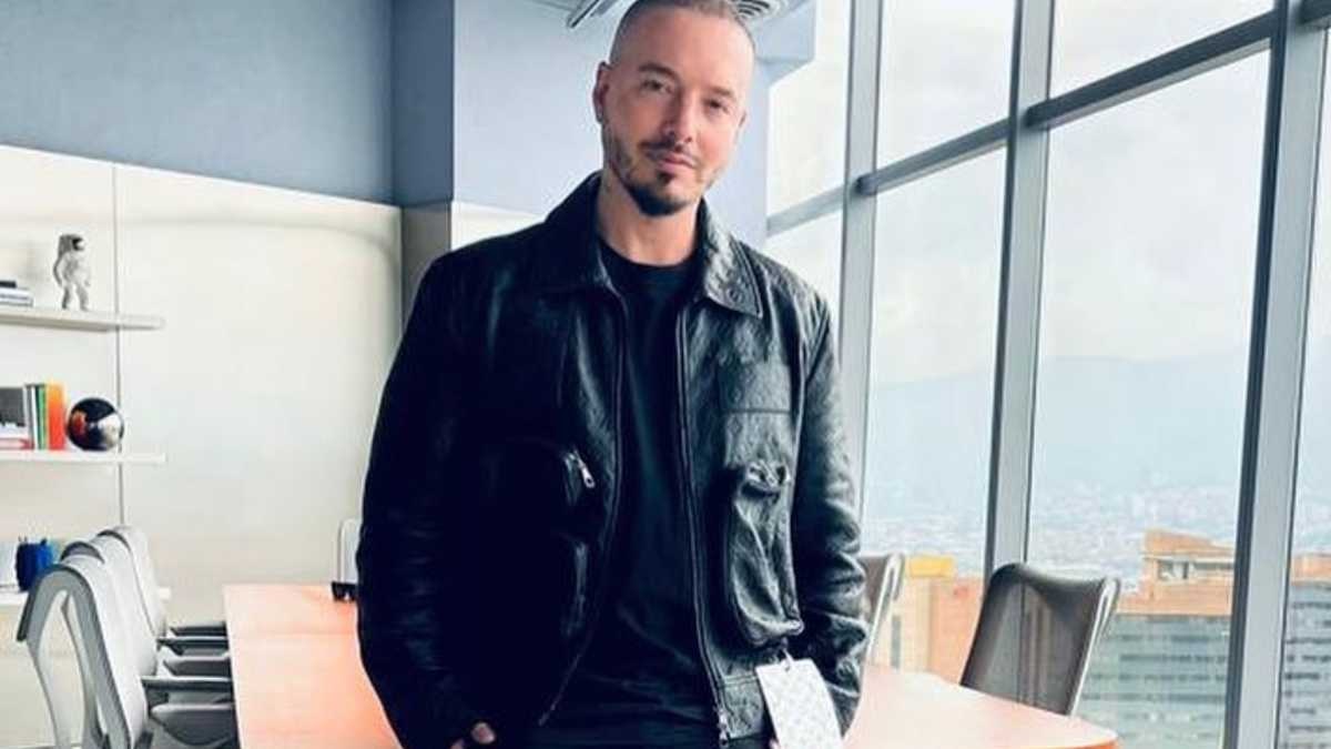 [:es]J Balvín suplica por la recuperación de su madre[:]