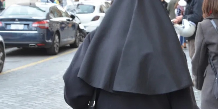 [:es]Monja fue sentenciada a carcel por robar $800.000 y apostarlo en Las Vegas[:]