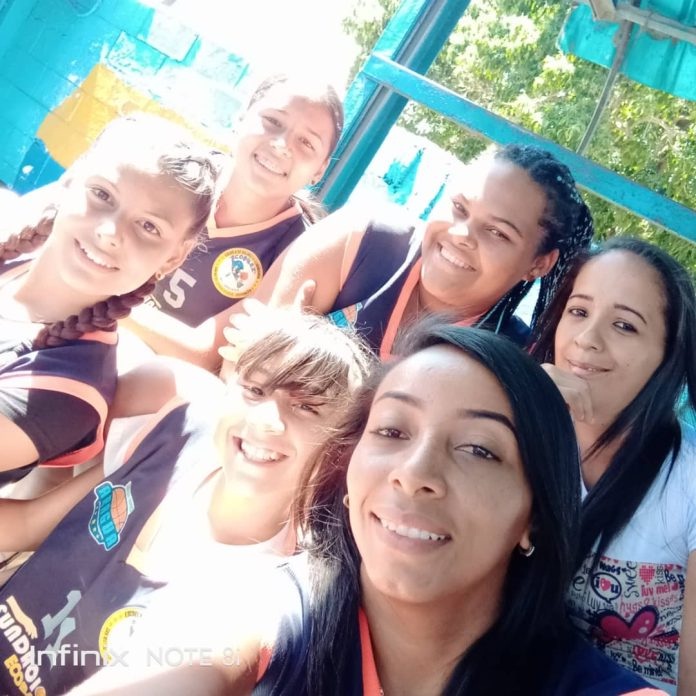 [:es]Jóven deportista murió en pleno juego de baloncesto[:]