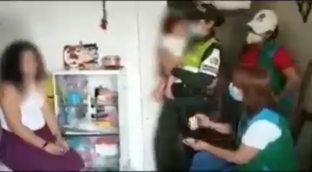 [:es]Venezolana en Colombia fue despojada de sus hijos por maltratarlos[:]