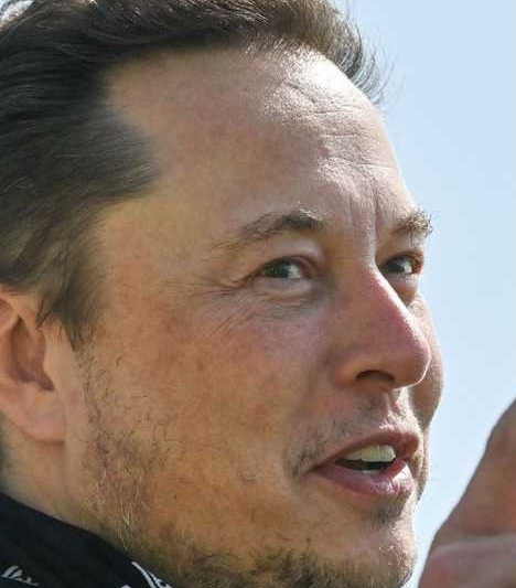 [:es]Elon Musk desafía a Putin y el premio es Ucrania[:]