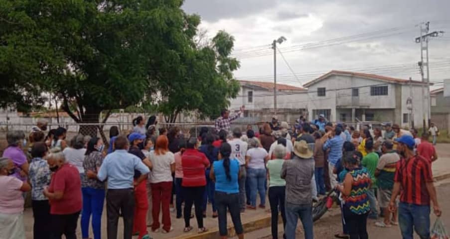 [:es]Tienen seis años que no reciben agua en parte alta de Carlos Pérez[:]