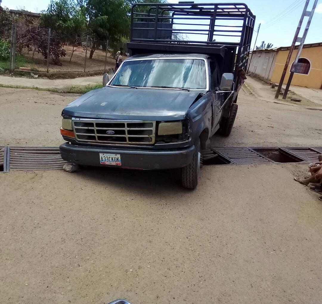 [:es]Piden reparar rejilla de alcantarilla en la calle Nicaragua y en Padre Chacin[:]