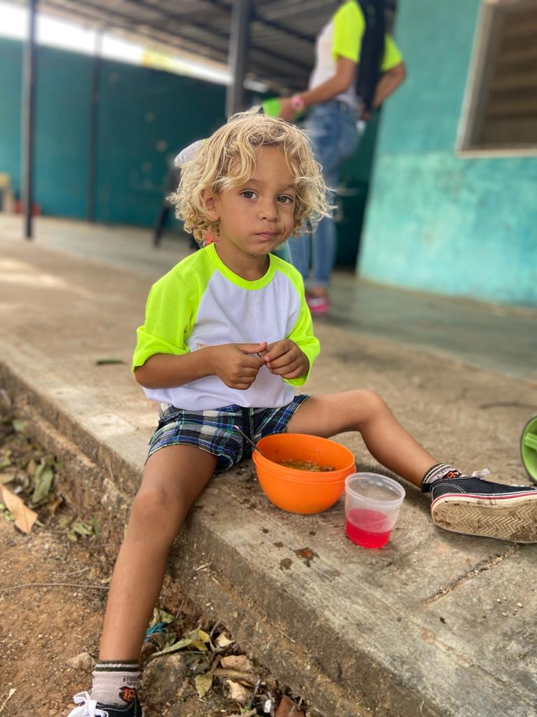 [:es]»Un plato de Amor» llega al sector el Gavilán de Las Mercedes del Llano[:]