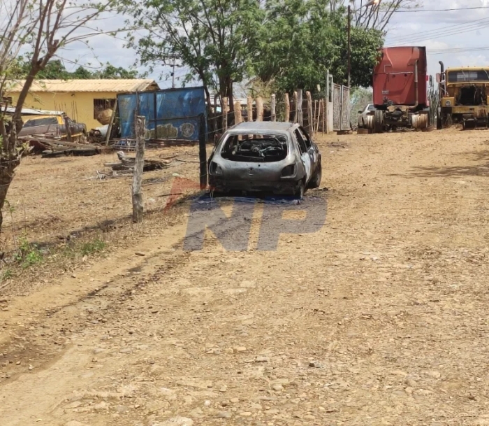 El vehículo quedó parcialmente calcinado