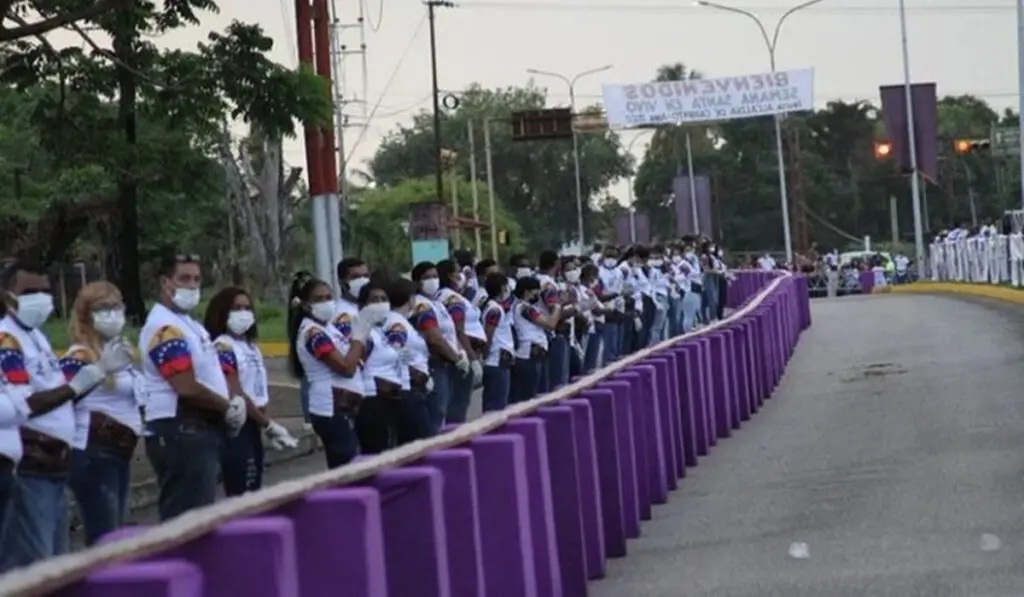 [:es]Monagas alcazó Record Guinness con la barra de chocolate mas grande del mundo[:]