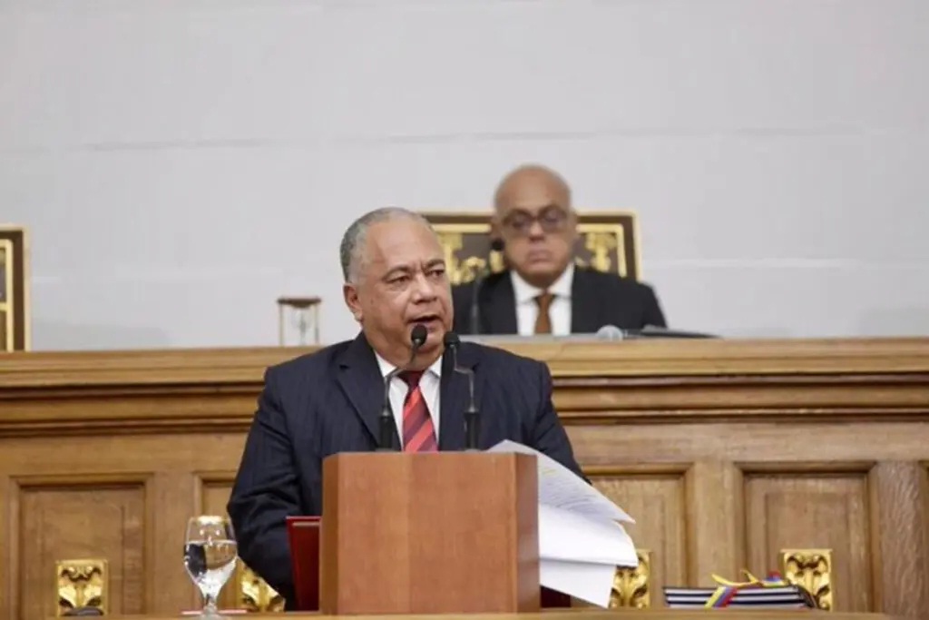 [:es]Contralor General denunciará  a la AN 2015 por desmantelar el Parlamento[:]