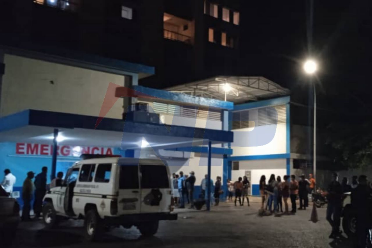 [:es]Dos funcionarios heridos en tiroteo contra ladrón[:]