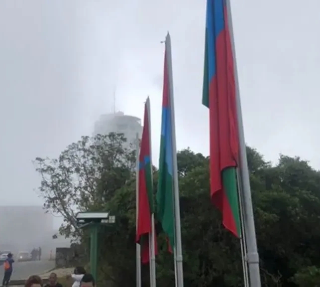 [:es]Izan nueva bandera de Caracas en El Waraira Repano[:]