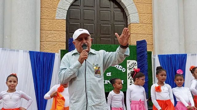 [:es]ZARAZA. Carlos Castillo: un alcalde que se abre cancha en medio de la  falta de recursos[:]