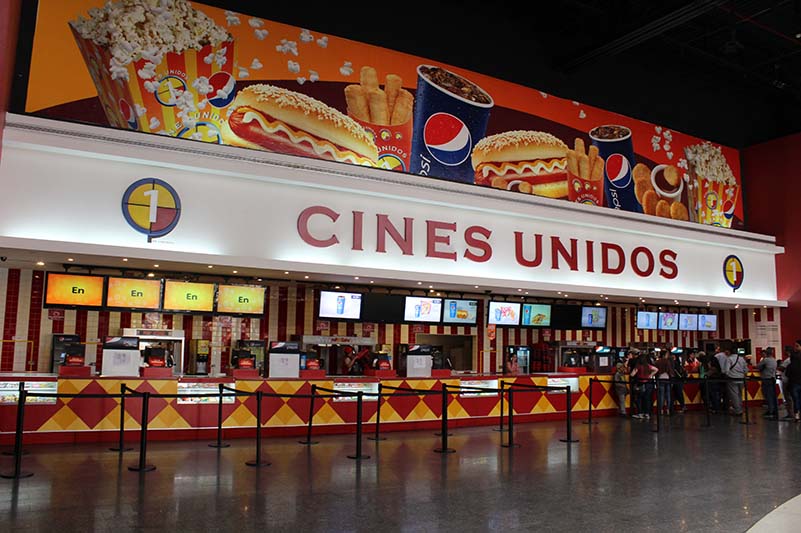 [:es]Usuarios quedaron encerrados en «Cines Unidos» tras ver la ultima función [:]