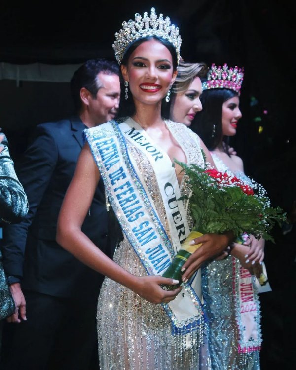 [:es]Sakra Guerrero es la nueva soberana de la belleza del municipio Juan German Roscio[:]