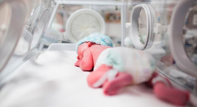 [:es]Recién nacida falleció al quedar sin electricidad el hospital de Cumana [:]