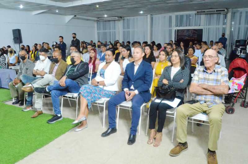 [:es]Anuncian la reactivación del Premio Regional del Periodismo «William Lara»[:]