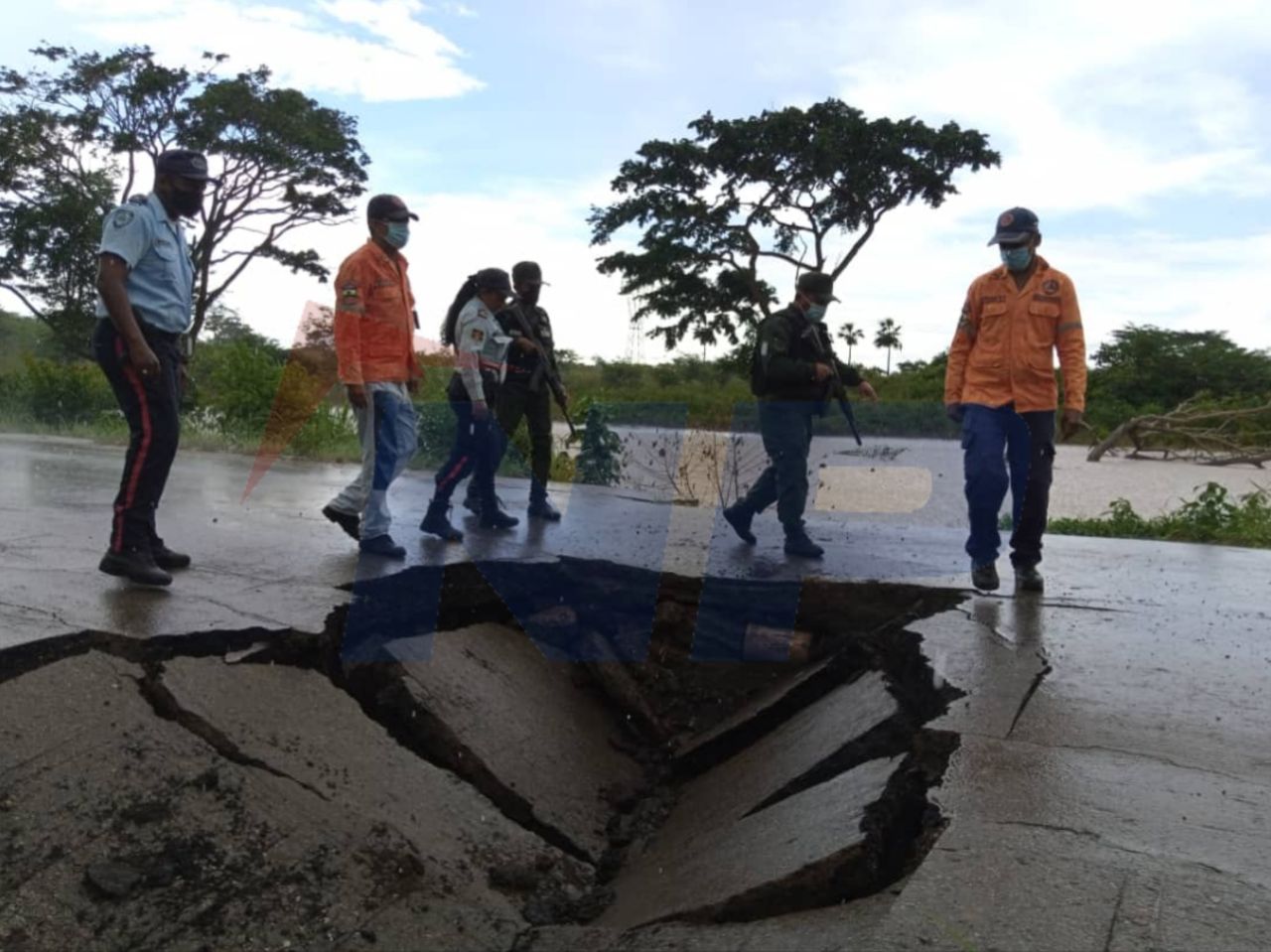 [:es]Cerrado el paso vehícular en la via Santa María de Ipire – Pariaguan[:]