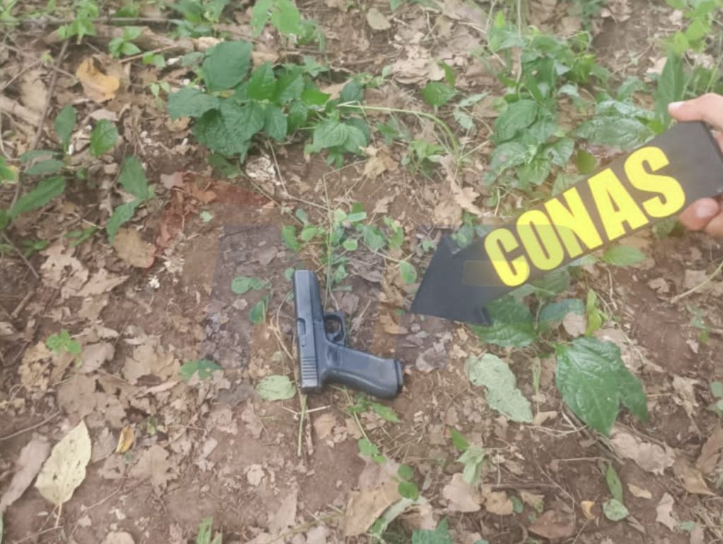 Arma colectada en el lugar.