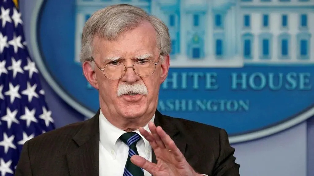 [:es]John Bolton admite haber planificado golpes de estado en otros países[:]