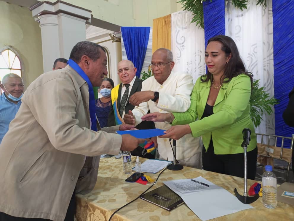 [:es]Periodista Ramón Figuera recibe la Orden General Pedro Zaraza[:]