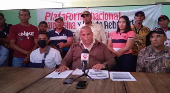 [:es]»PODEROSOS Y APADRINADOS». Intentan desalojar mas de 30 campesinos en la carretera La Pascua – Chaguaramas[:]