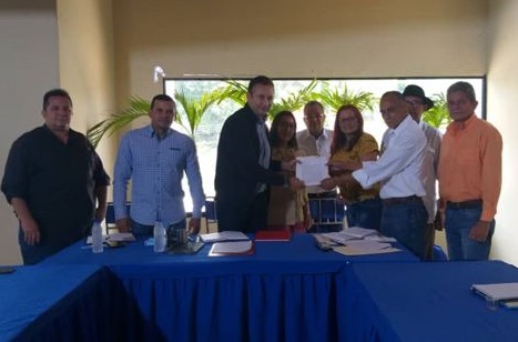 [:es]Parte de la oposición guariqueña y Jose Vasquez se reunieron [:]