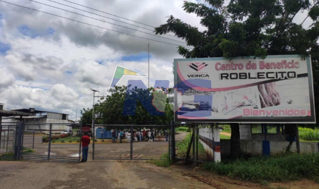 Trabajadores del Matadero Industrial Roblecito