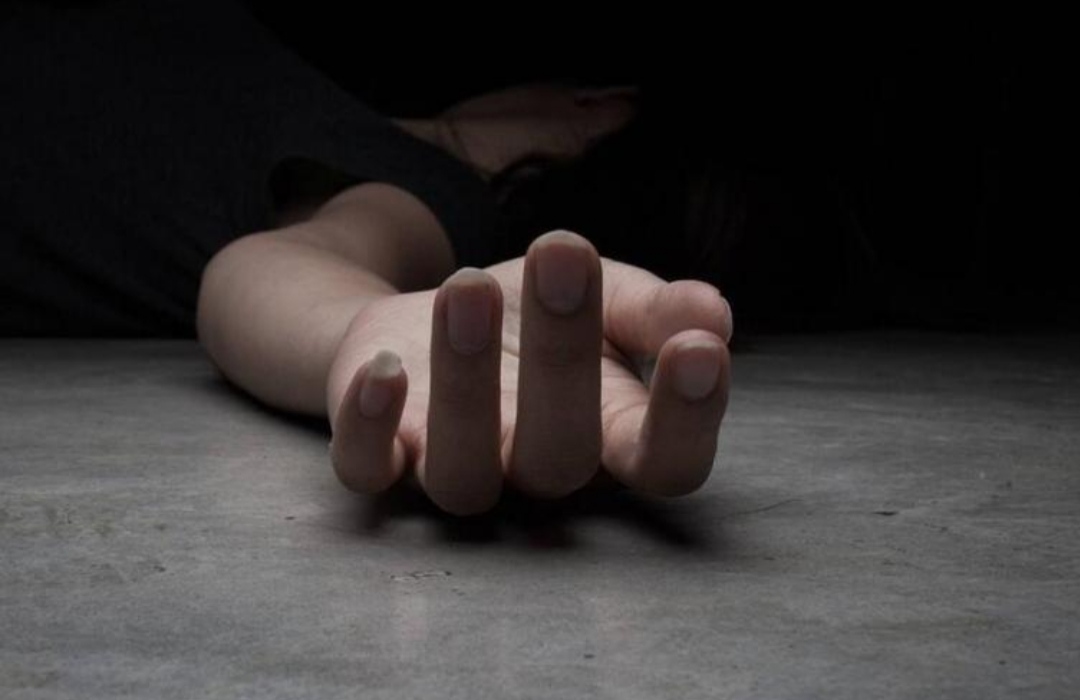 [:es]Mujer fue encontrada muerta con múltiples heridas en la cabeza[:]