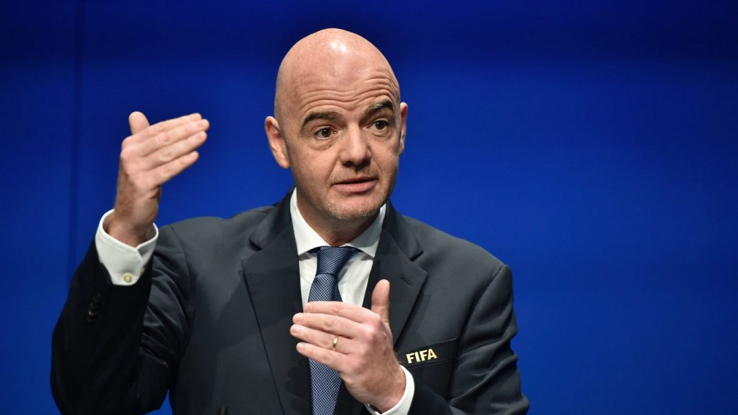 [:es]Gianni Infantino responde ante las criticas sobre el Mundial[:]