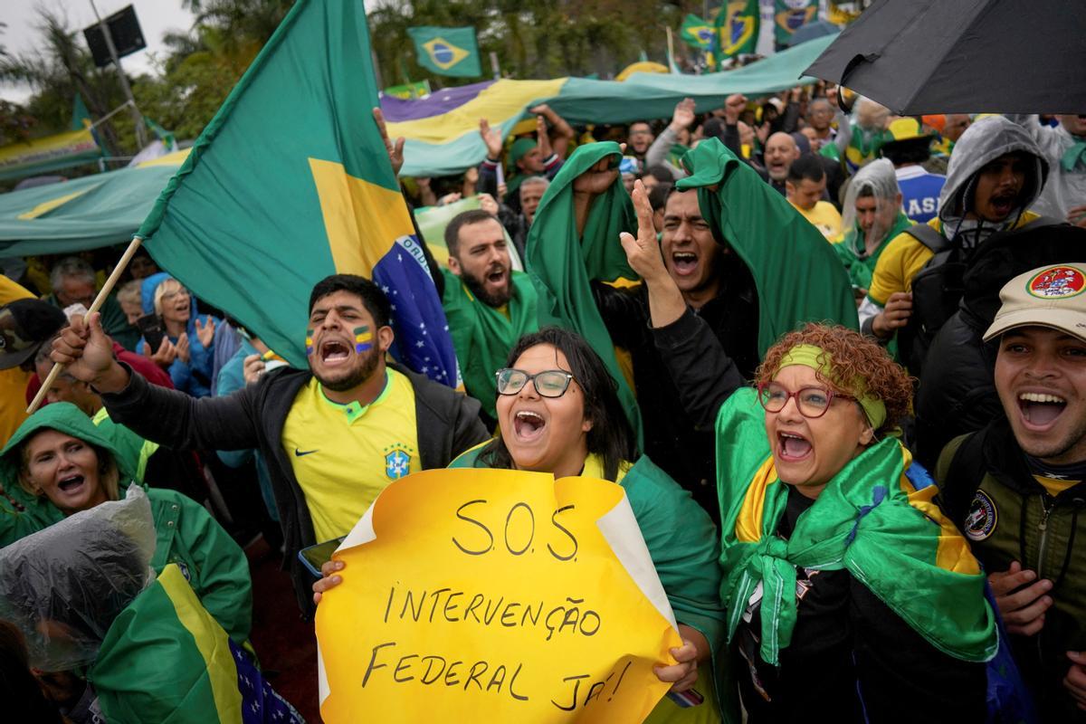 [:es]Protestas en 17 estados de Brasil[:]