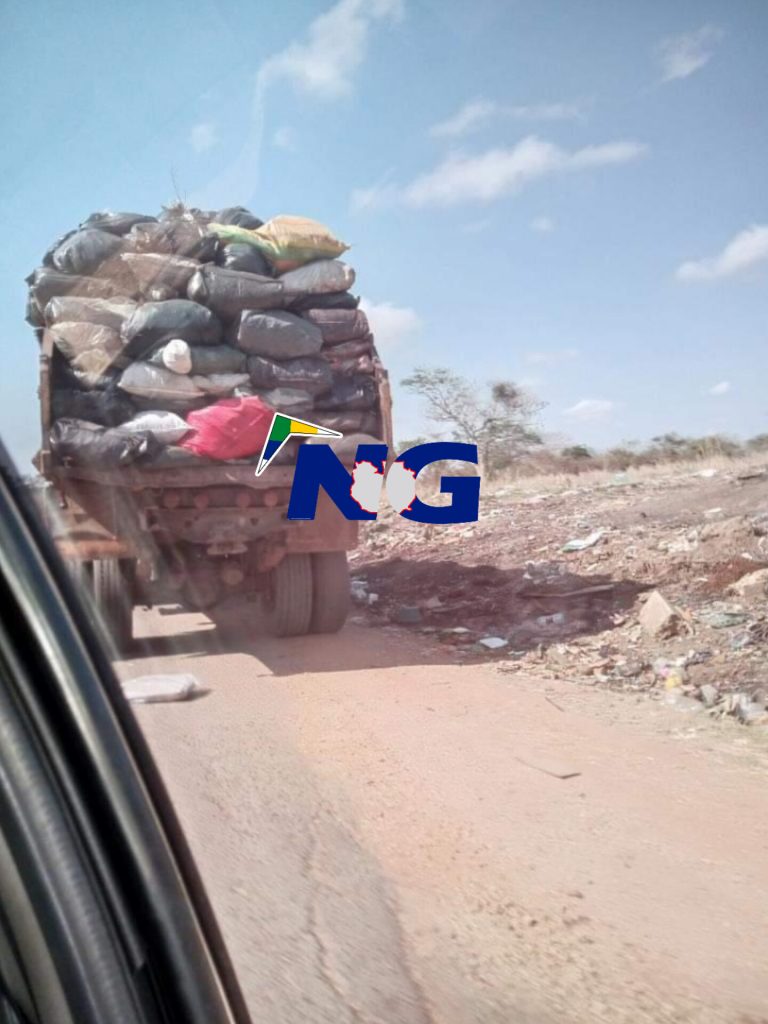 Piden al aseo urbano no dejar basura tirada cuando van camino al vertedero.