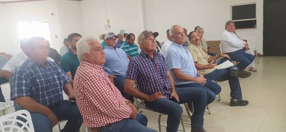 [:es]Productores de maiz proponen una «Agricultura de Contrato» en el estado Guárico [:]