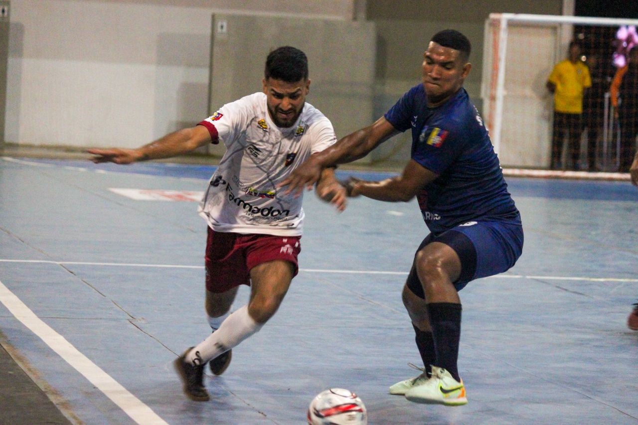 [:es]Llaneros de Guárico (Futsal) hizo respetar la casa[:]