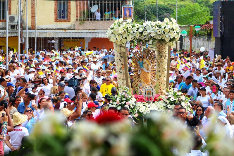 [:es]Guárico celebró la coronación canónica de la Virgen María de la Peña Admirable[:]
