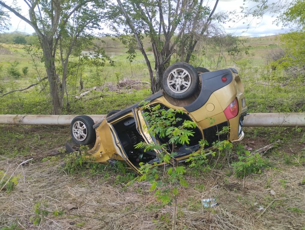 [:es]Accidente en la carretera La Pascua – Tucupido dejó tres lesionados[:]