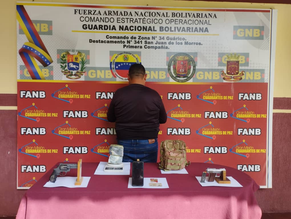 [:es]GUÁRICO. Capturaron un trabajador del Ministerio del Servicio Penitenciario (MPPSP) con droga y armas[:]