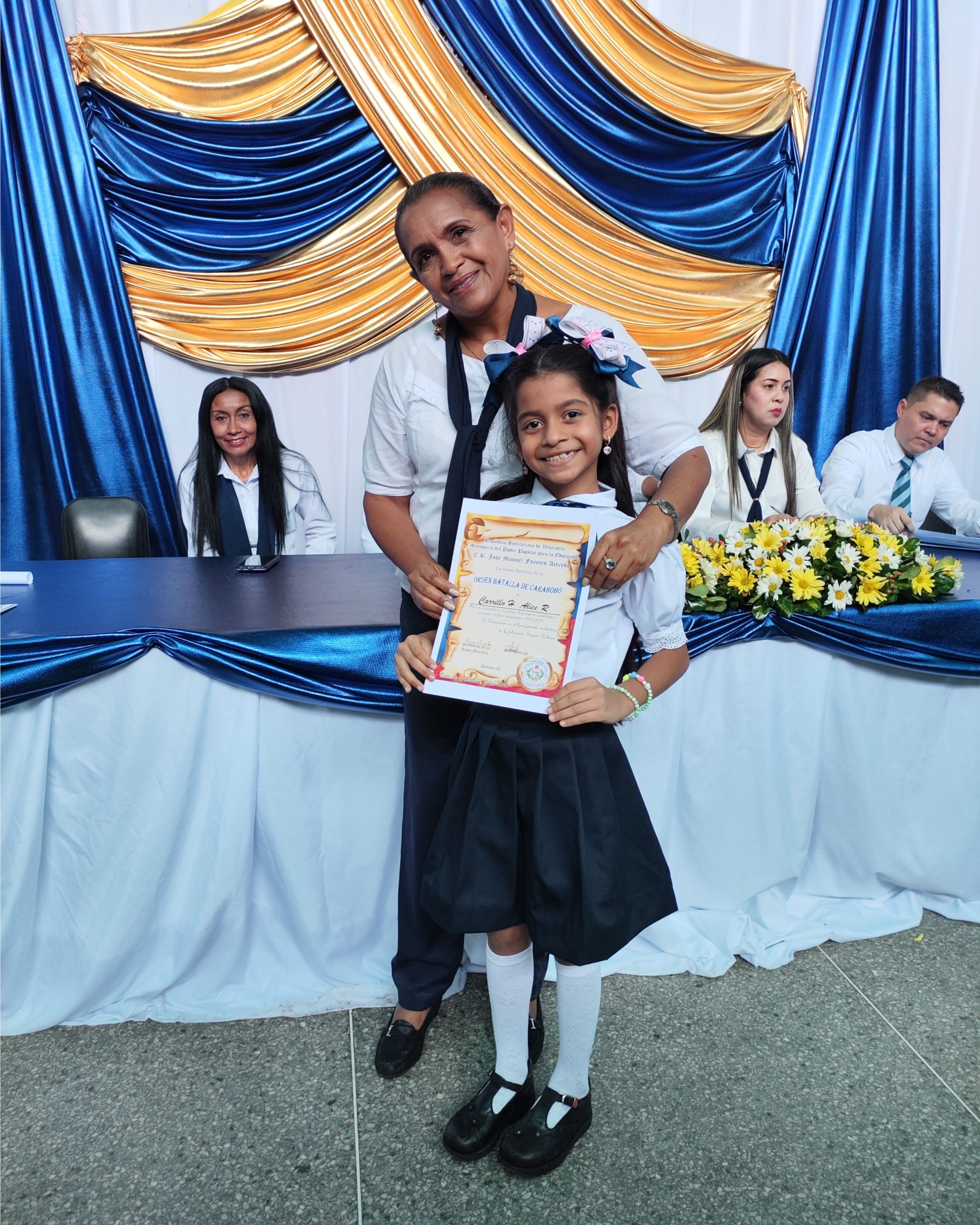 [:es]Mas de 600 alumnos recibieron reconocimientos en la Escuela Básica «José Manuel Fuentes Acevedo»[:]